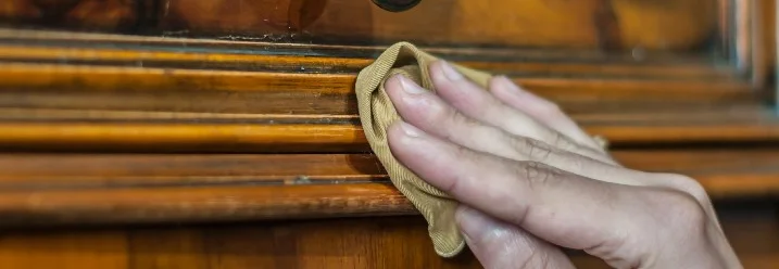 Hand poliert Holzmöbel